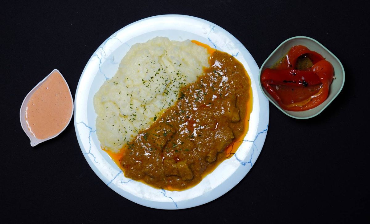 Pork Vindaloo cu Sos de Smântână și Ardei Copți